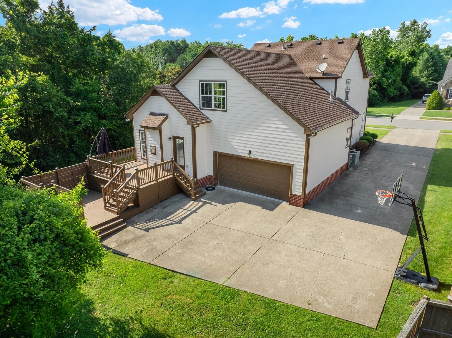 Lots of parking and private deck -Call Ben Young 615-415-7855